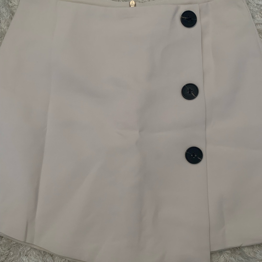 Tan skort